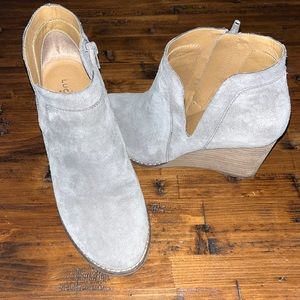 LUCKY BRAND- YABBA STACKED WEDGE ANKLE - 7